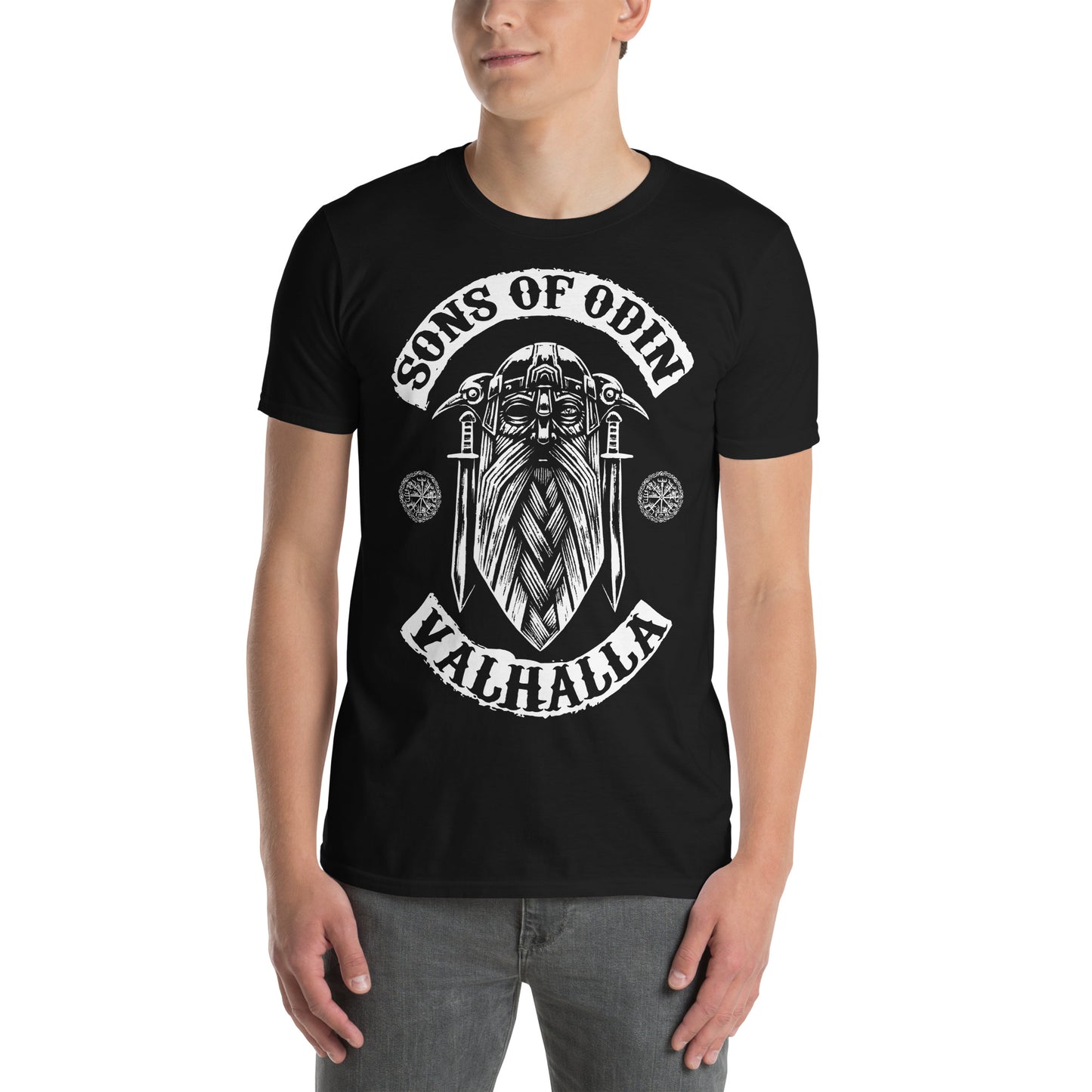 hombre con camiseta sons of odin valhalla negra