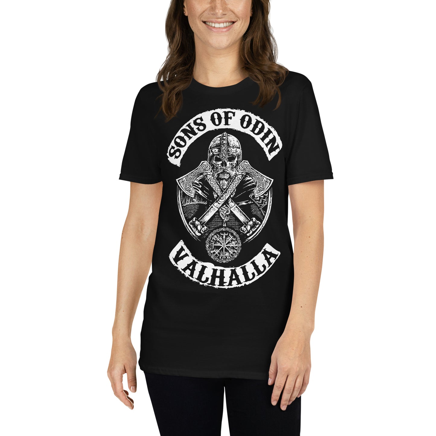 mujer con camiseta sons of odin valhalla vikingo negra