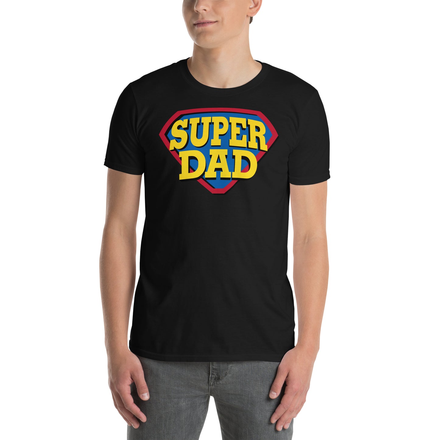 hombre con camiseta super dad papa negra