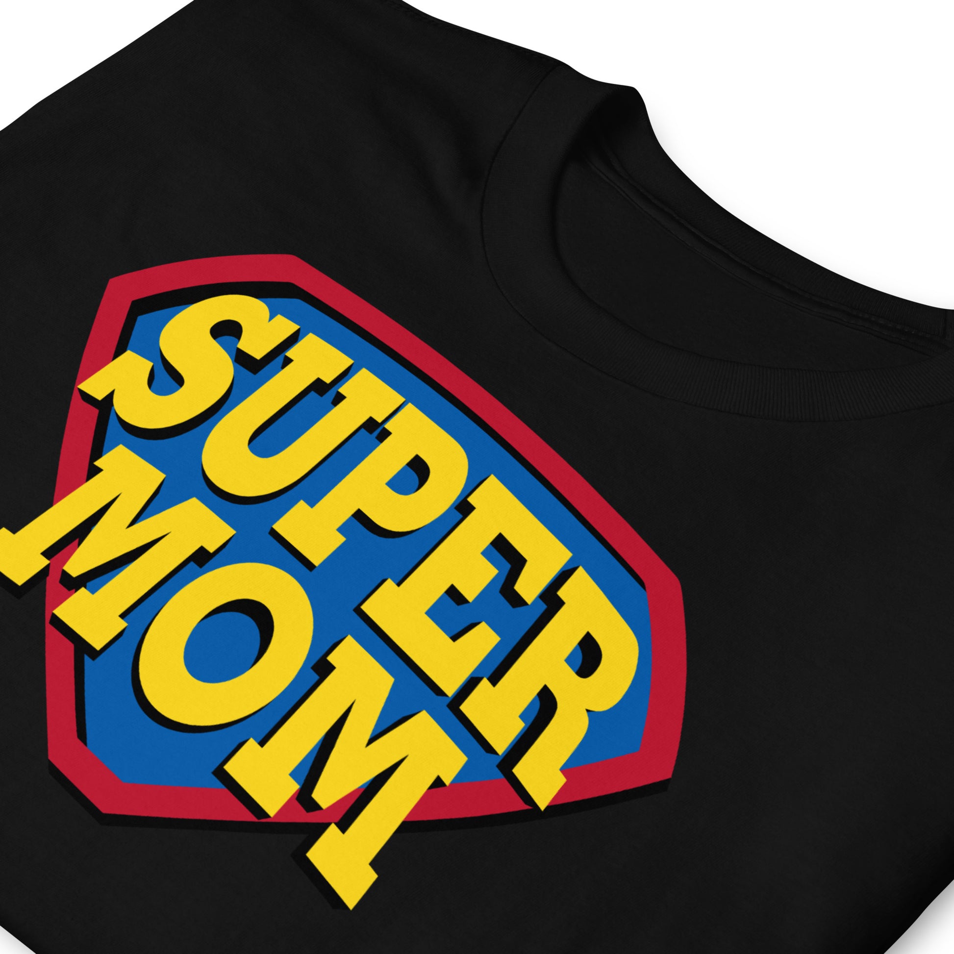 detalle de camiseta super mom mama negra