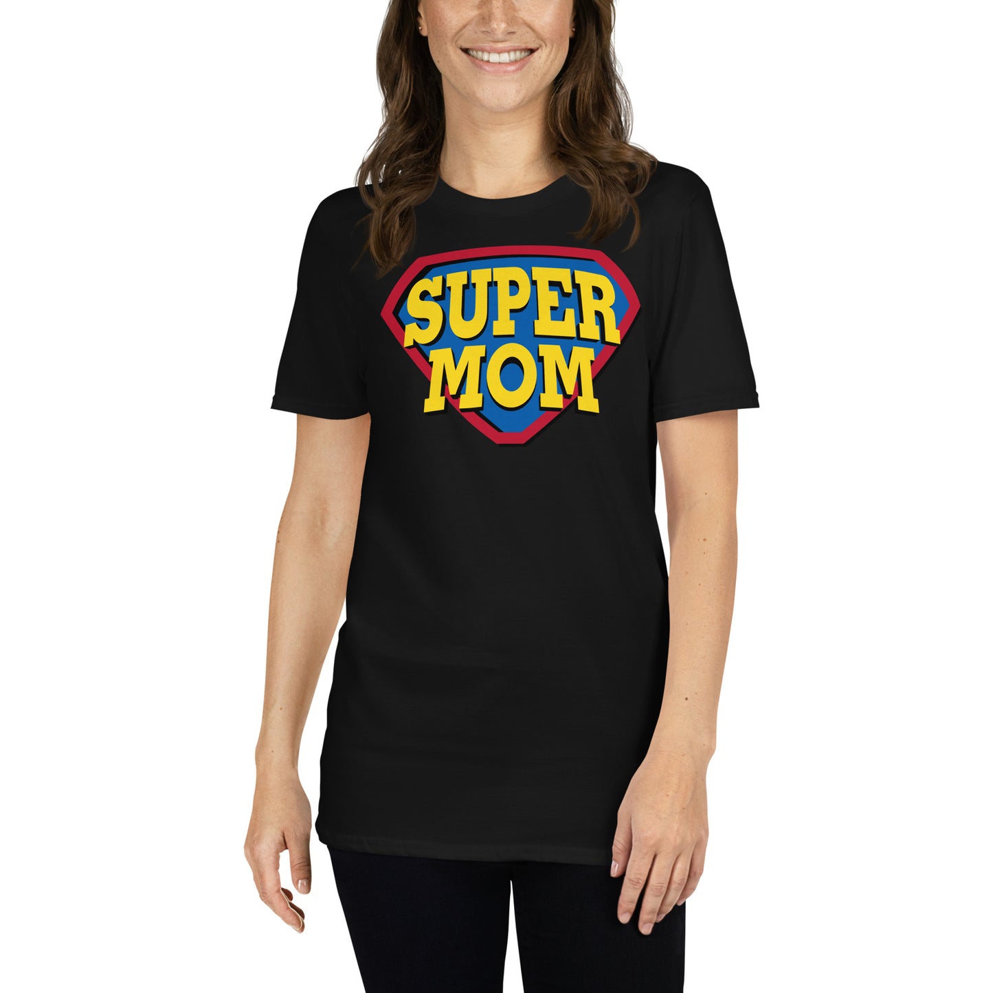 mujer con camiseta super mom mama negra