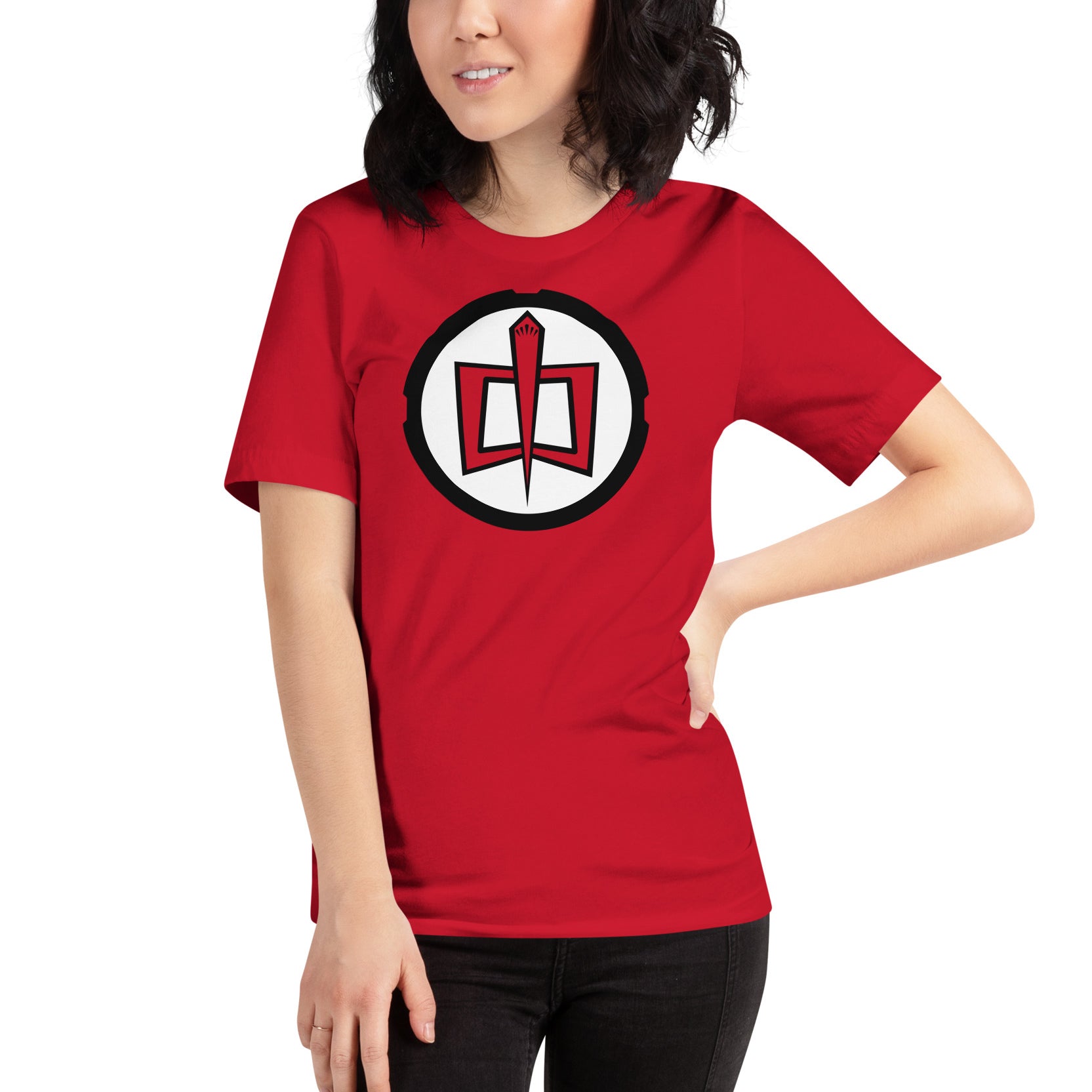 mujer con camiseta el gran heroe americano rojo