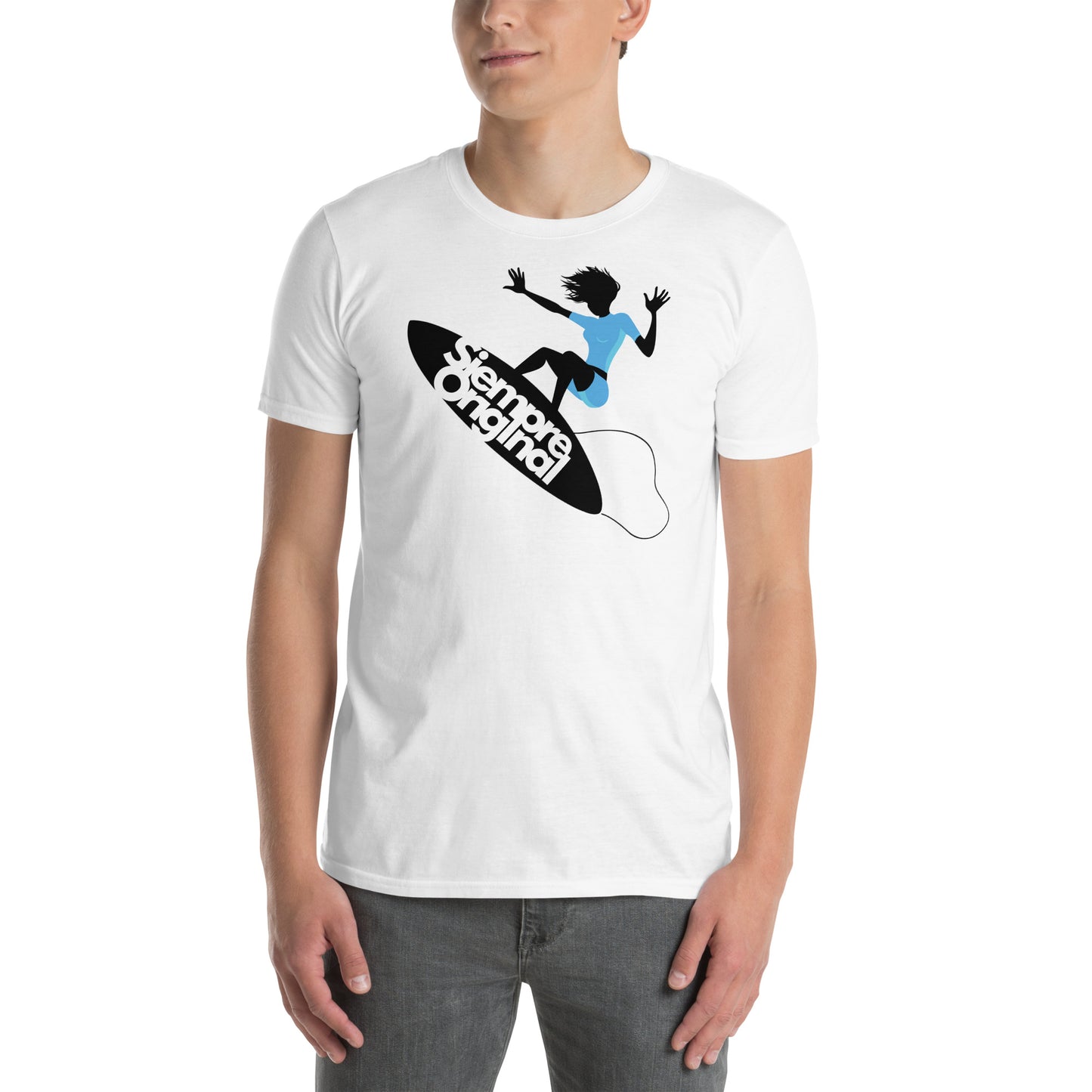 hombre con camiseta surf mujer tabla blanca