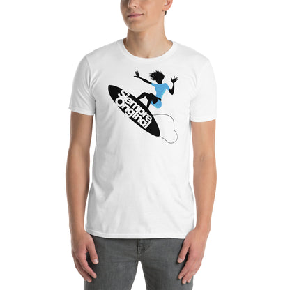 hombre con camiseta surf mujer tabla blanca
