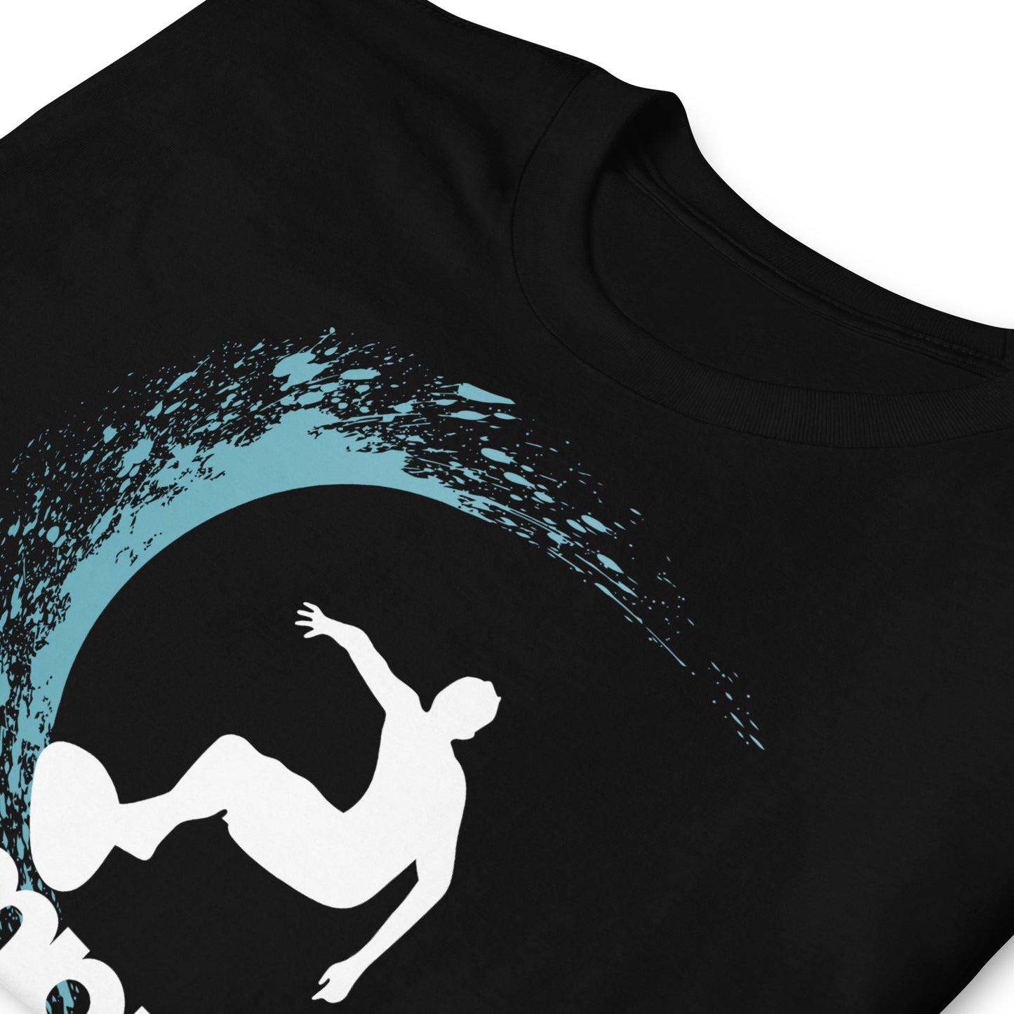 detalle de camiseta surf ola negra