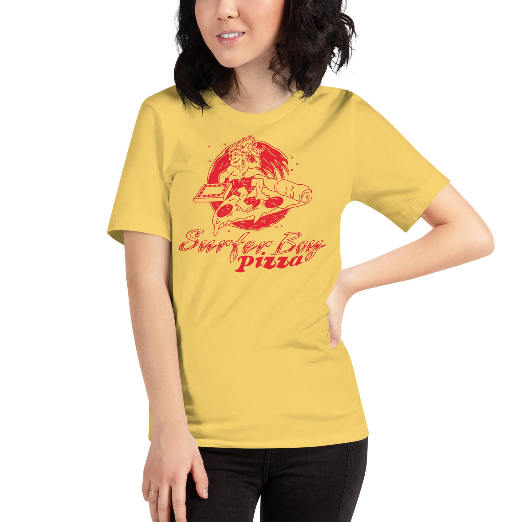 mujer con camiseta surfer boy pizza stranger things amarillo