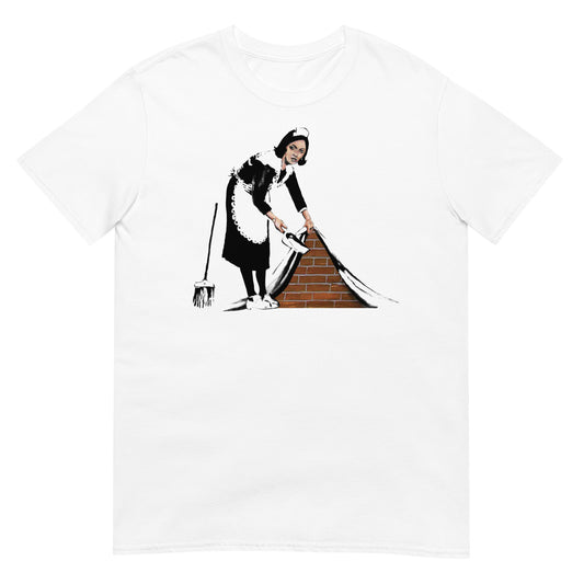 camiseta sweep it under the carpet banksy blanca