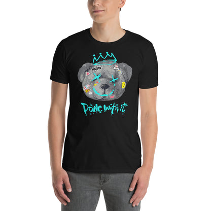 hombre con camiseta teddy bear done with it siempre original urban en color negro