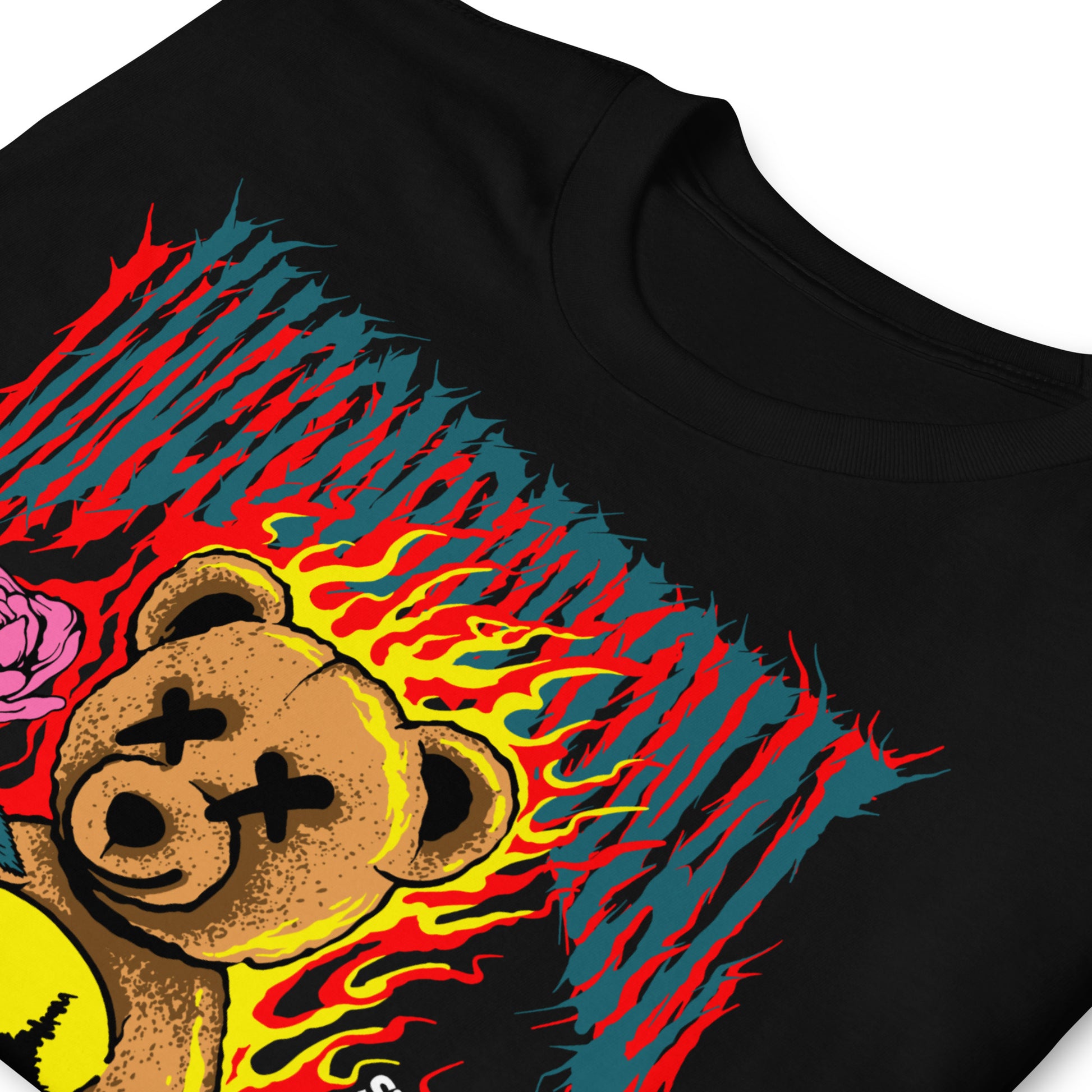 detalle de camiseta teddy bear escape the ordinary negra