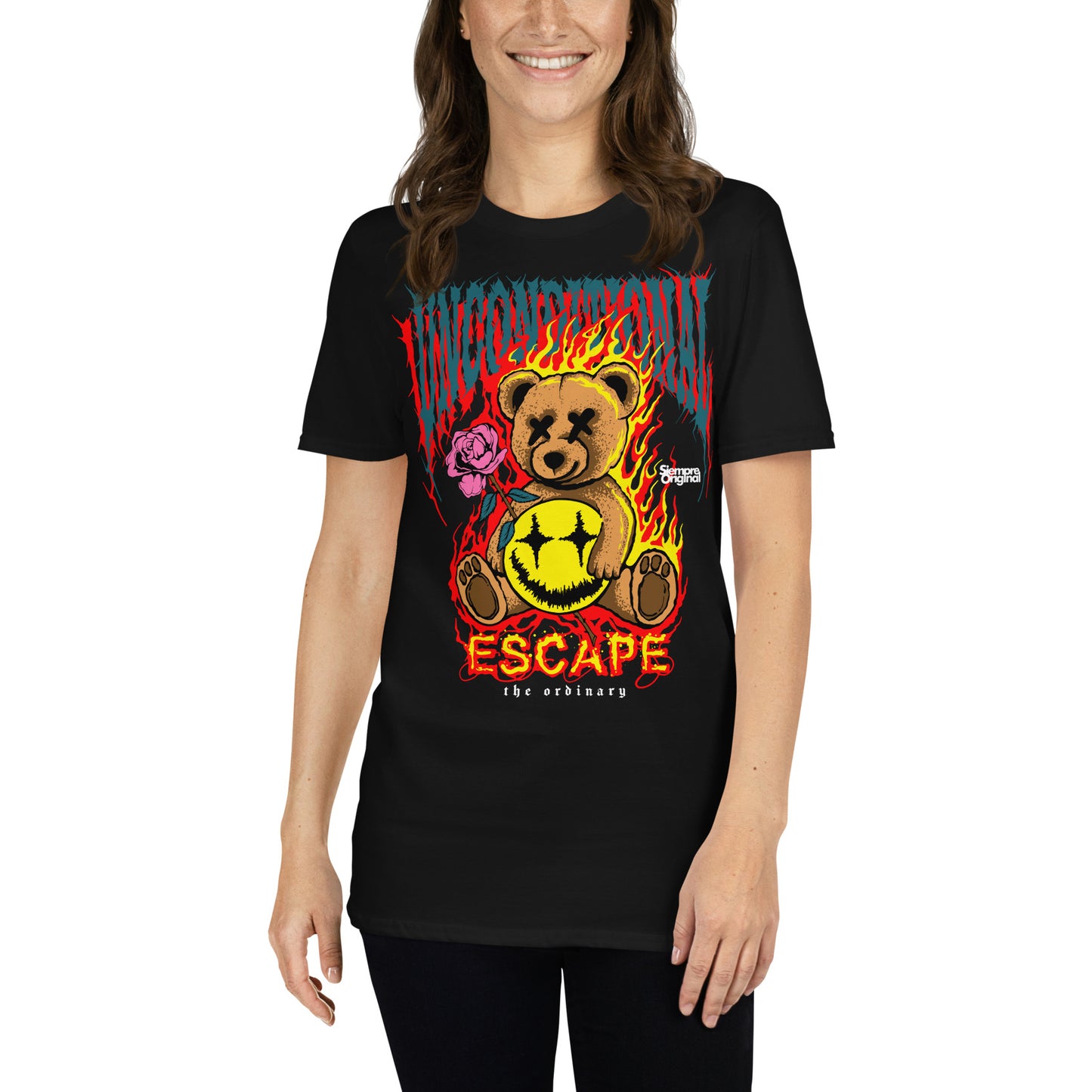mujer con camiseta teddy bear escape the ordinary negra