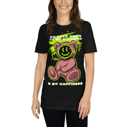 mujer con camiseta teddy bear pixel art negra