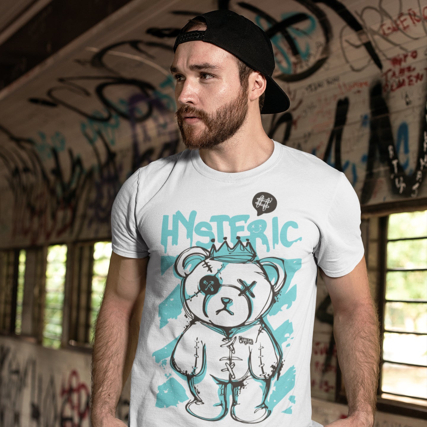 hombre con camiseta teddy bear punk blanca