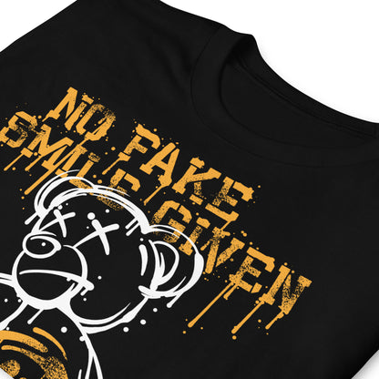 detalle de camiseta teddy bear street art negra