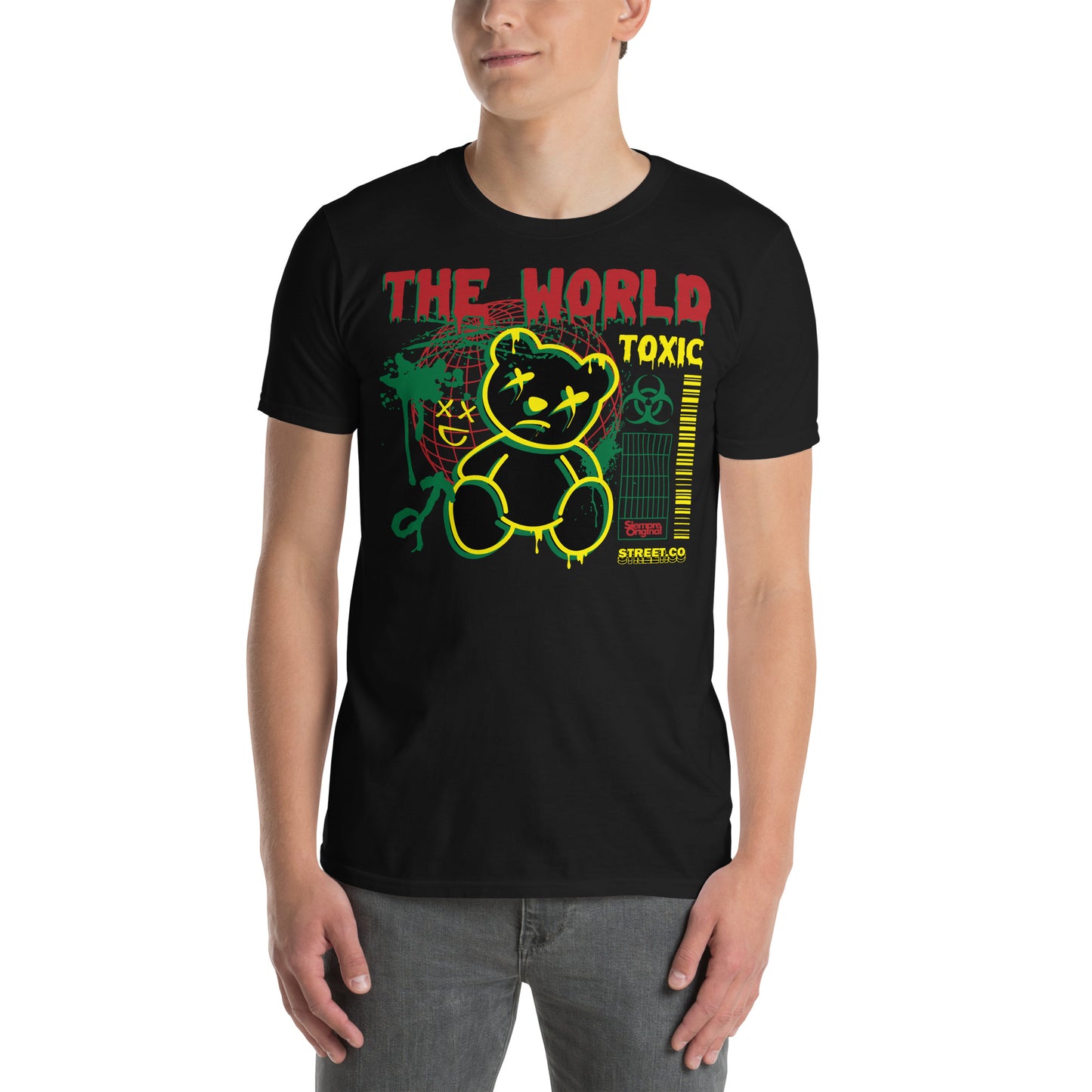 hombre con camiseta teddy bear toxic world negra