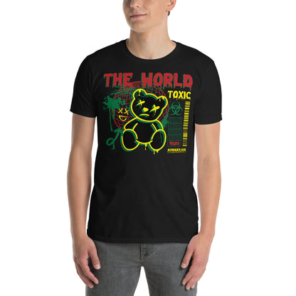 hombre con camiseta teddy bear toxic world negra