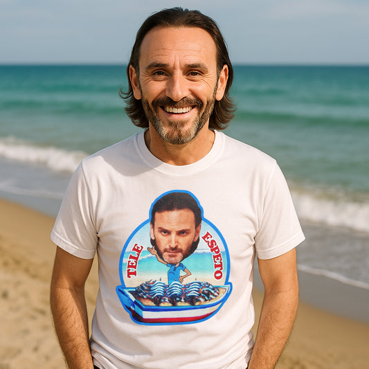 hombre con camiseta de tele espeto fermin trujillo de la que se avecina en color blanco