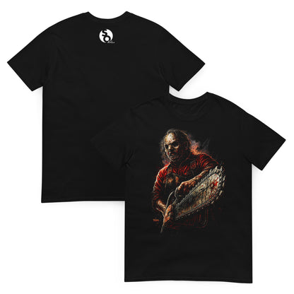 Camiseta negra inspirada en Leatherface y La Matanza de Texas con motosierra delante y logo SO Wear detrás