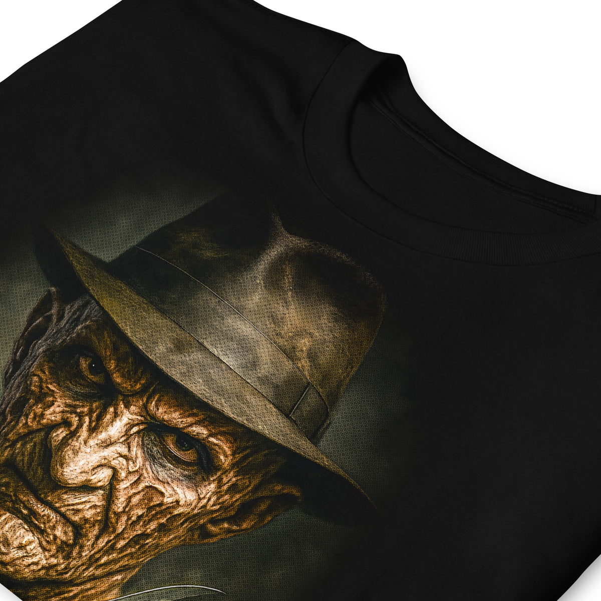 Detalle de camiseta negra inspirada en Freddy Krueger con retrato realista