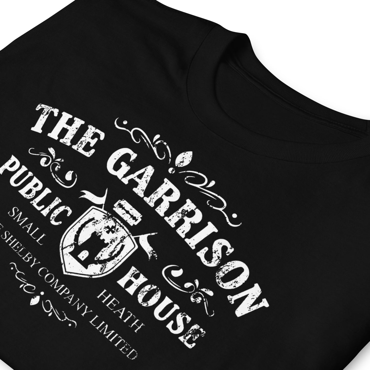 detalle de camiseta peaky blinders the garrison pub negra