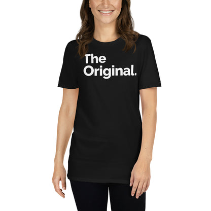 mujer con camiseta the original regalo dia del padre madre en color negro