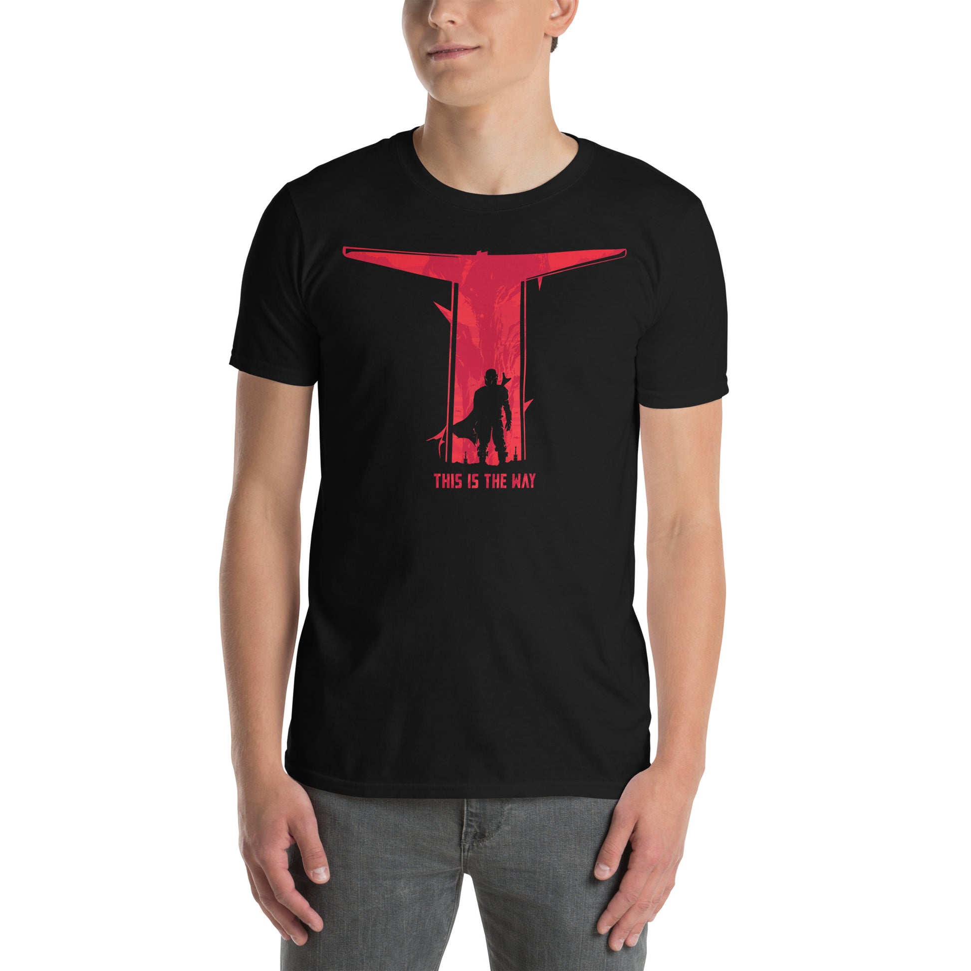 hombre con camiseta this is the way casco mandalorian negra