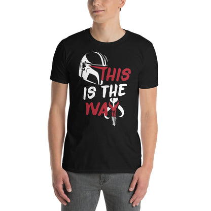 hombre con camiseta this is the way mandalorian negra