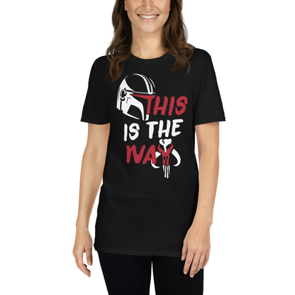 mujer con camiseta this is the way mandalorian negra