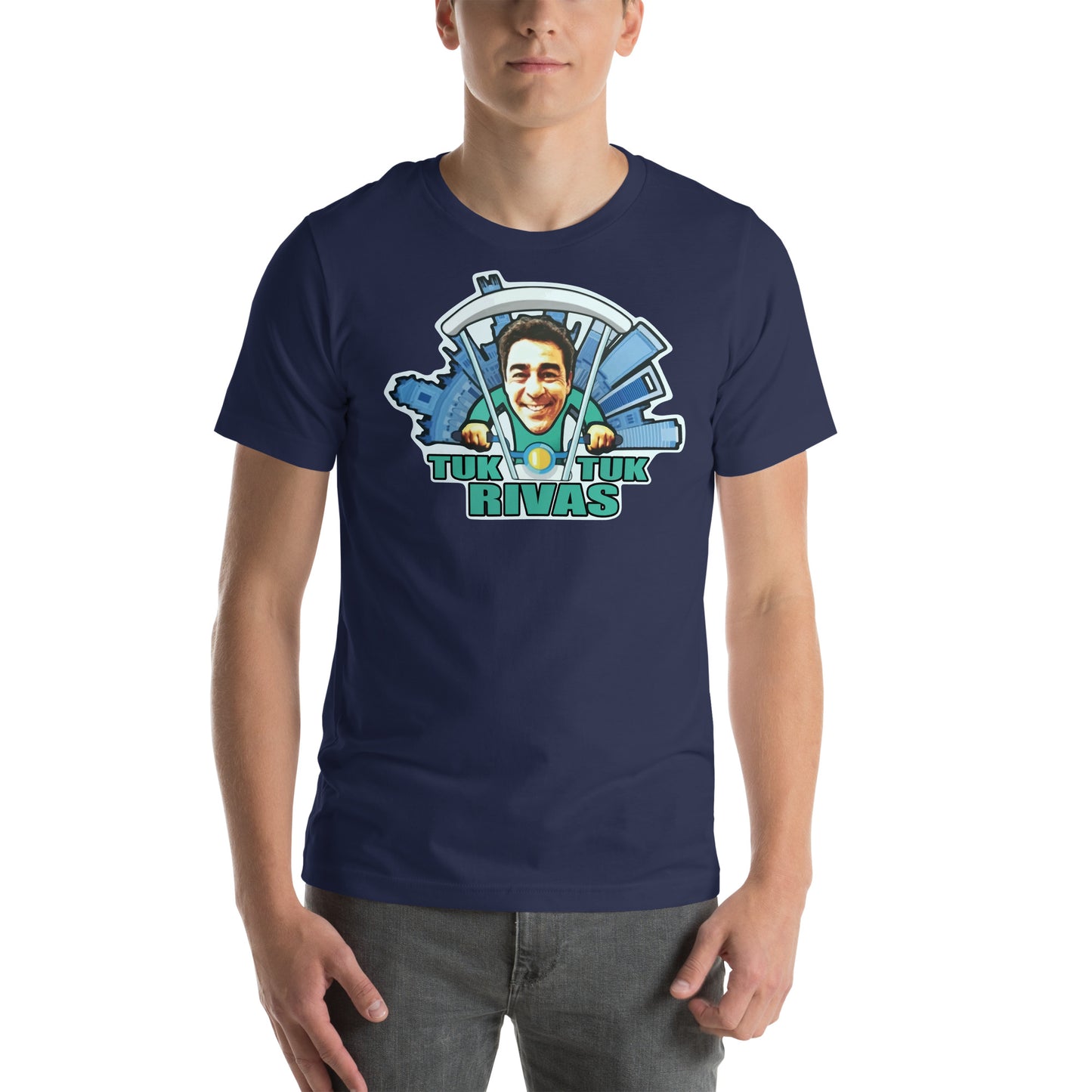 hombre con camiseta tuk tuk rivas amador la que se avecina en color azul marino