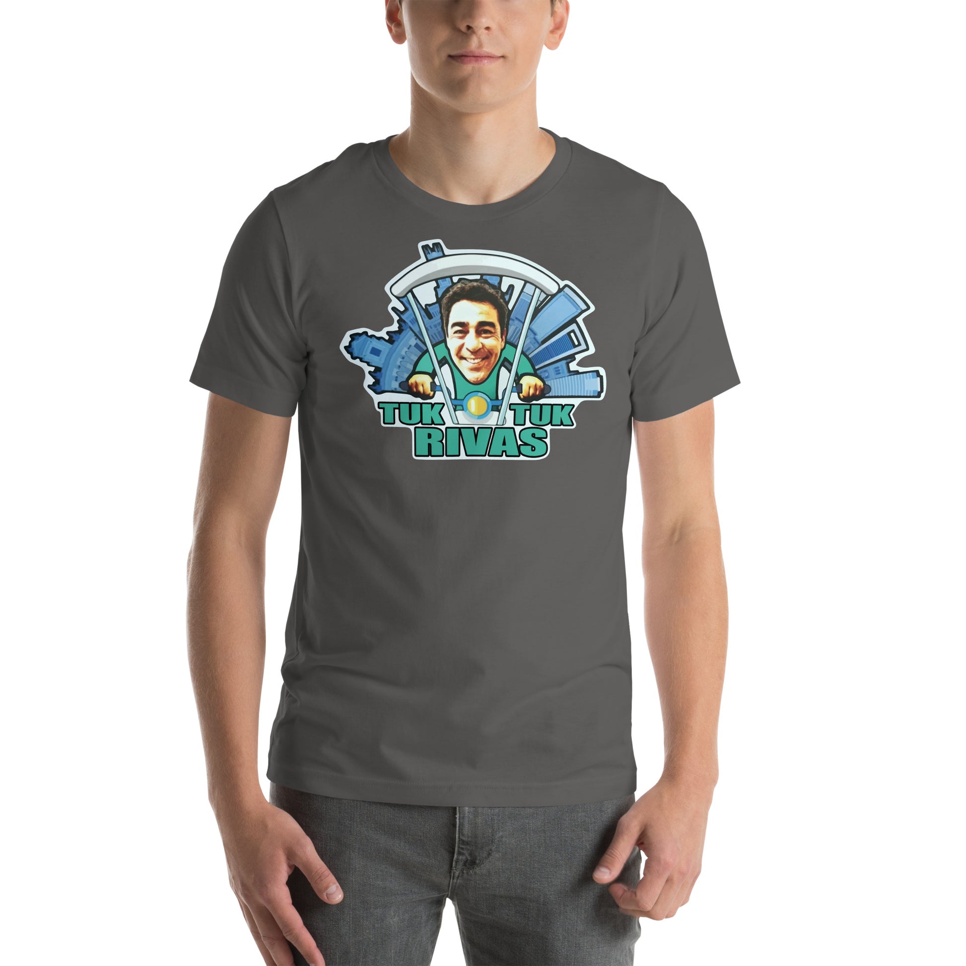 hombre con camiseta tuk tuk rivas amador la que se avecina en color gris