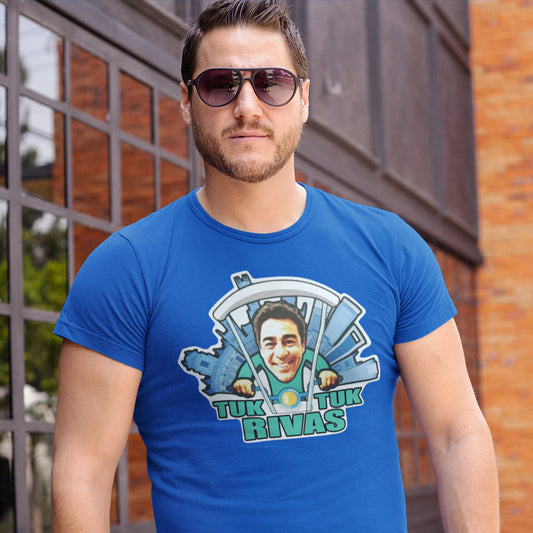 hombre con camiseta tuk tuk rivas amador la que se avecina en color azul royal
