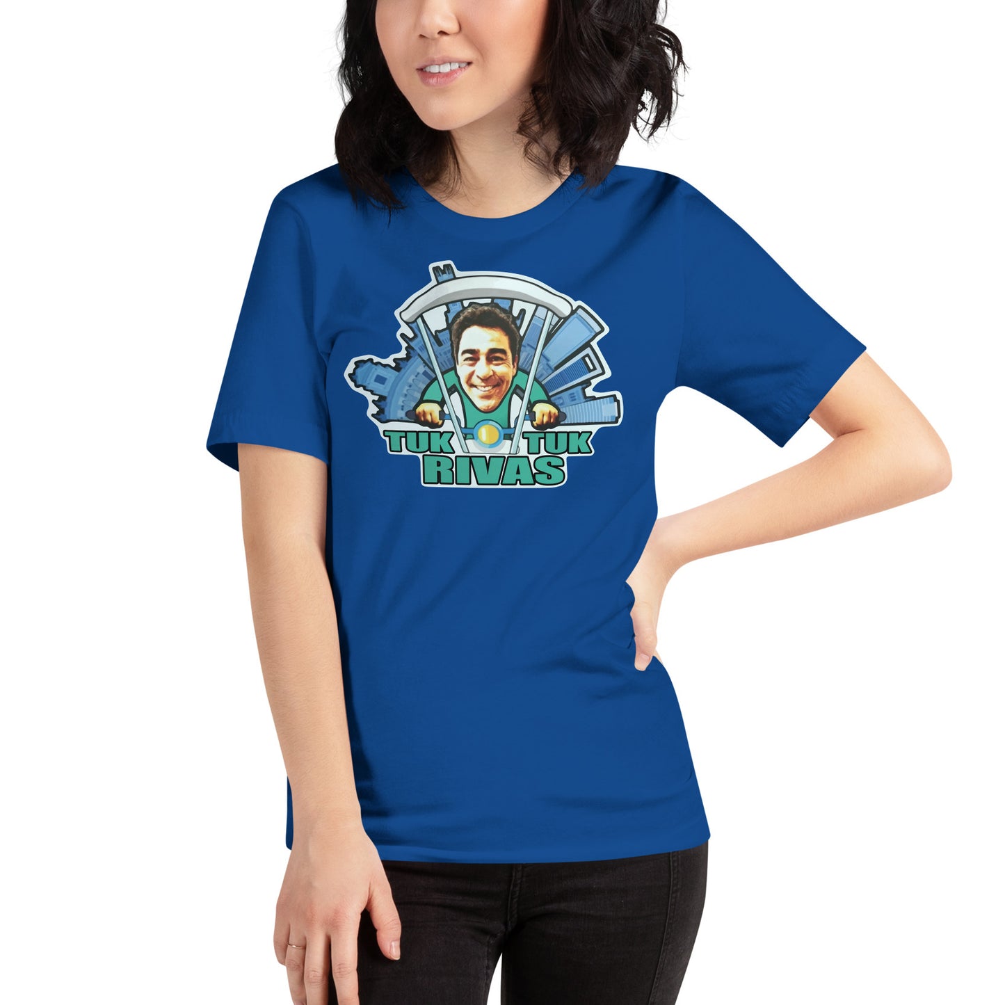 mujer con camiseta tuk tuk rivas amador azul royal
