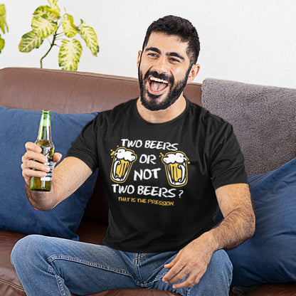 hombre con camiseta two beers or not two beers cerveza hamlet negra