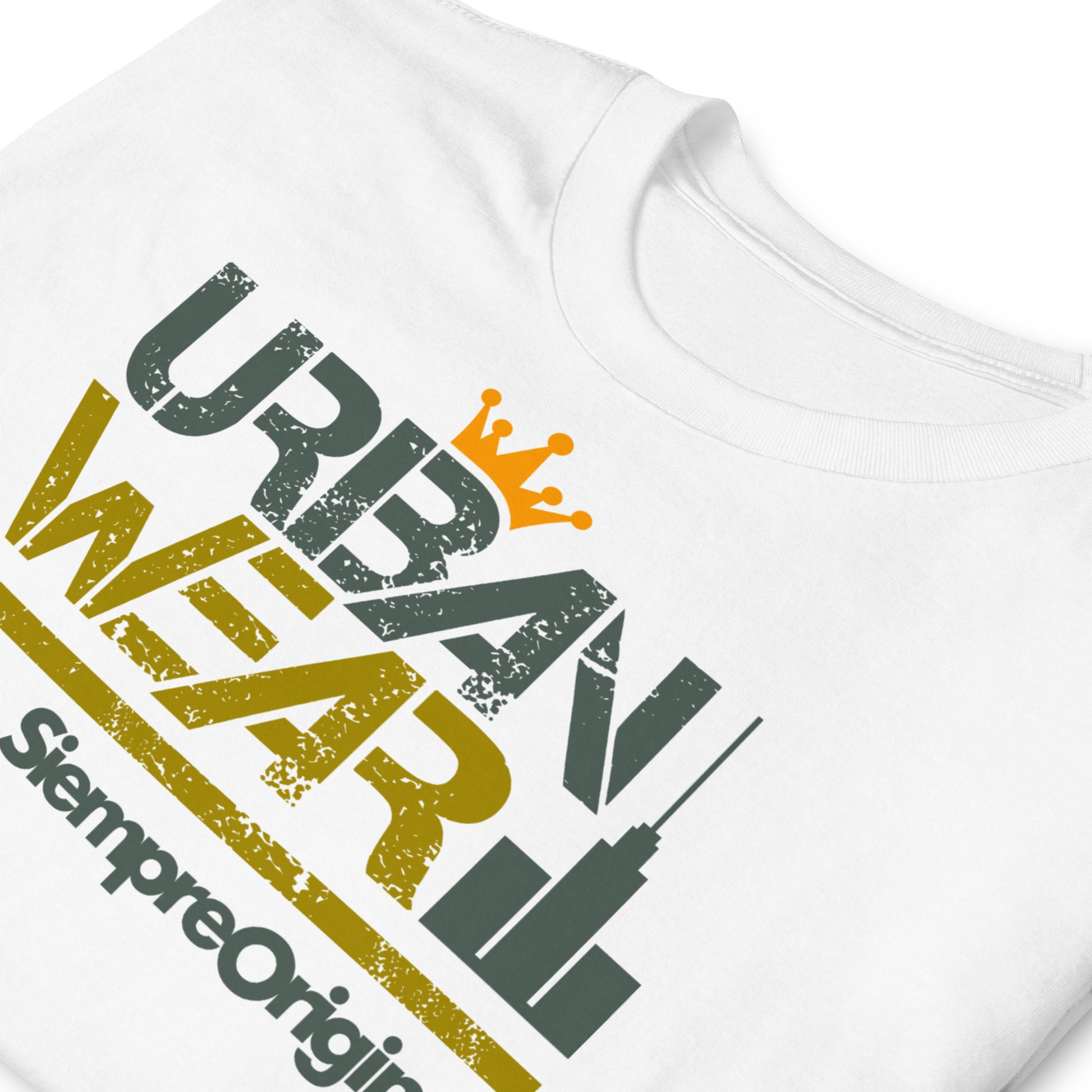 detalle de camiseta urban wear corona blanca