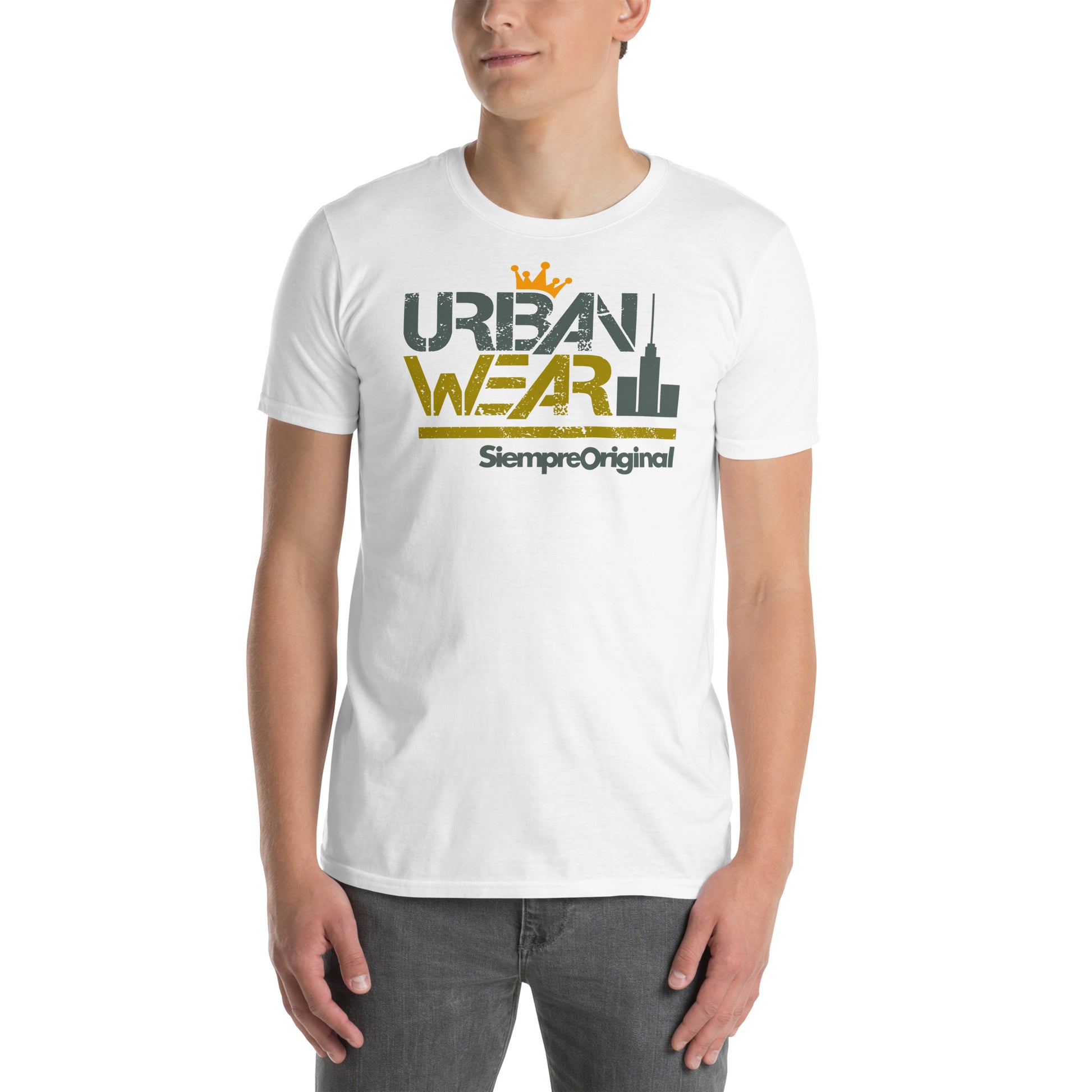 hombre con camiseta urban wear corona blanca