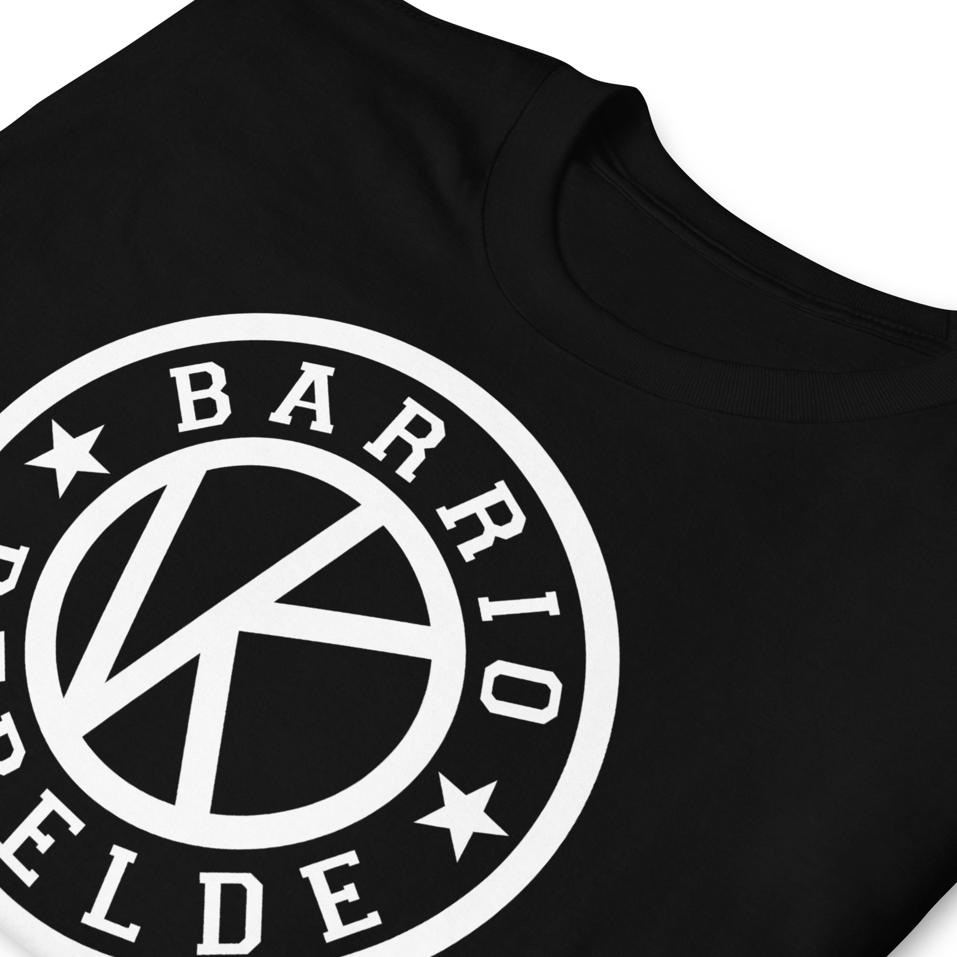 detalle de camiseta vallekas barrio rebelde negra