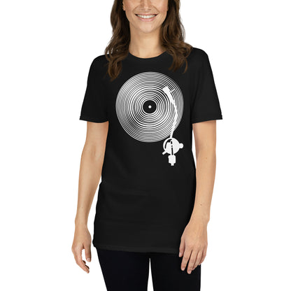 mujer con camiseta vinyl hypnosis plato dj turntable en color negro