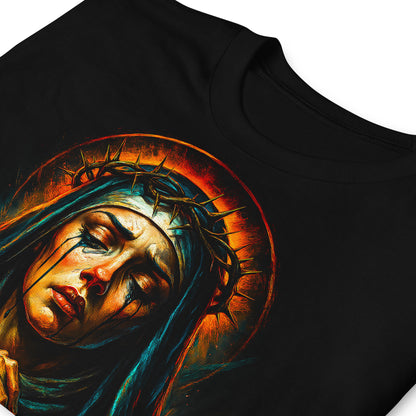 detalle de camiseta virgen maria corona de lagrimas en color negro