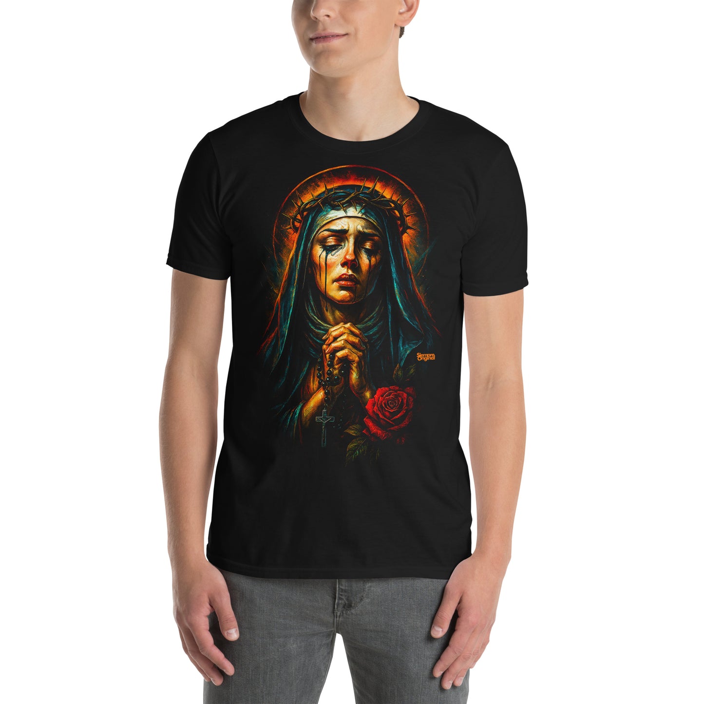 hombre con camiseta virgen maria corona de lagrimas en color negro