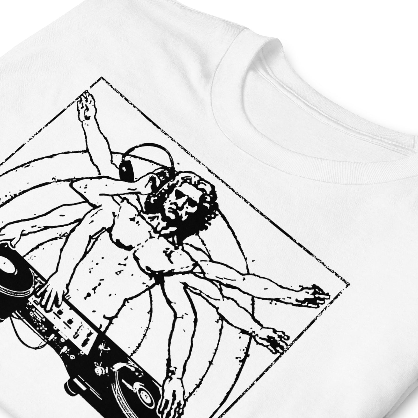 detalle de camiseta vitruvian deejay dj vitruvio en color blanco