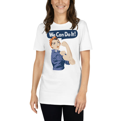 mujer con camiseta we can do it feminista blanca