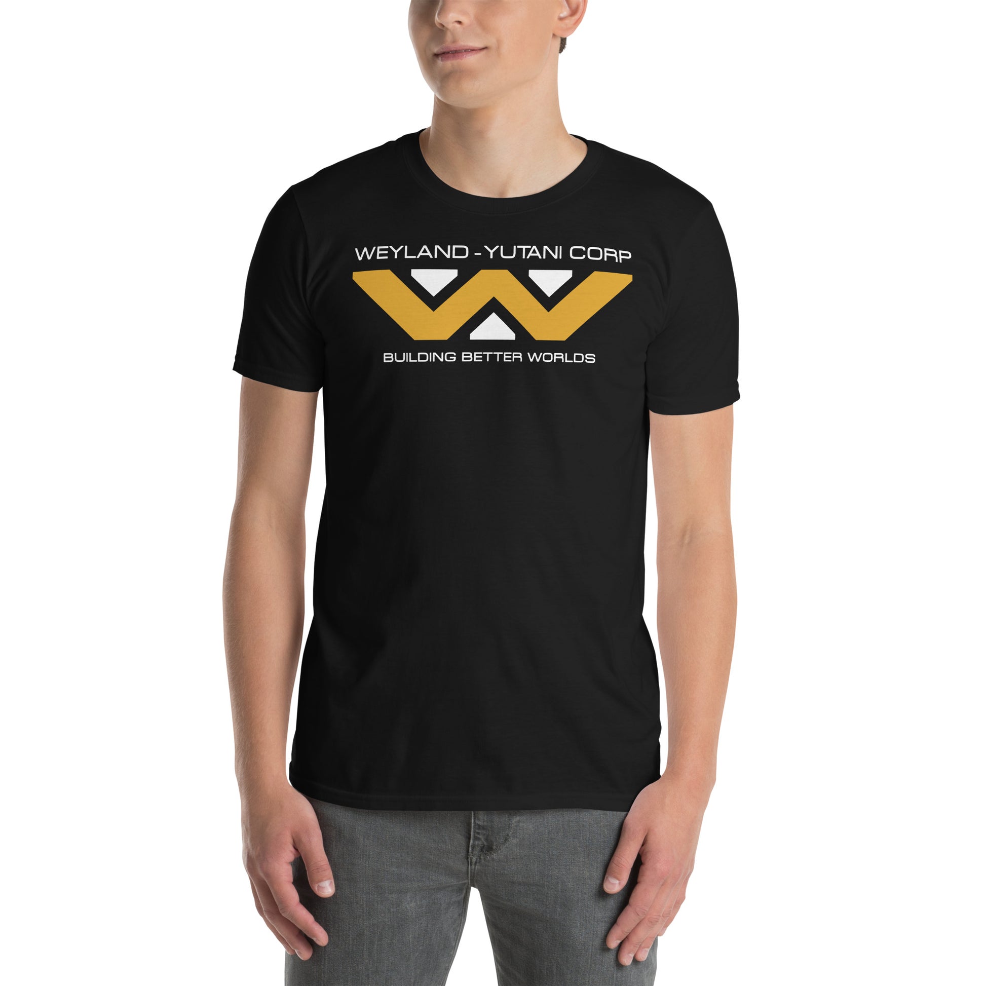 hombre con camiseta weyland yutani alien negra