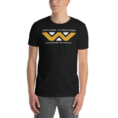 hombre con camiseta weyland yutani alien negra