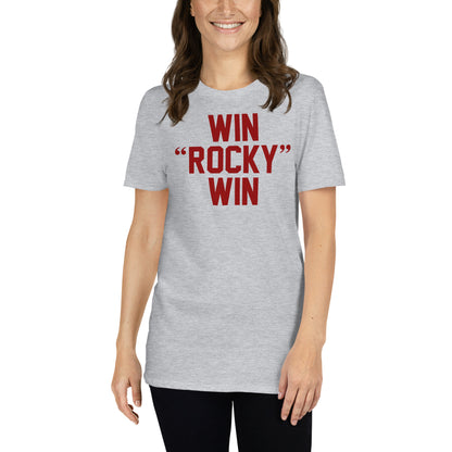 mujer con camiseta win rocky win boxeo gris