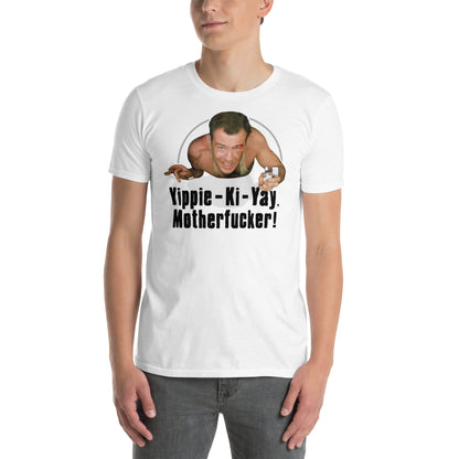 hombre con camiseta yippie ki yay la jungla de cristal blanca