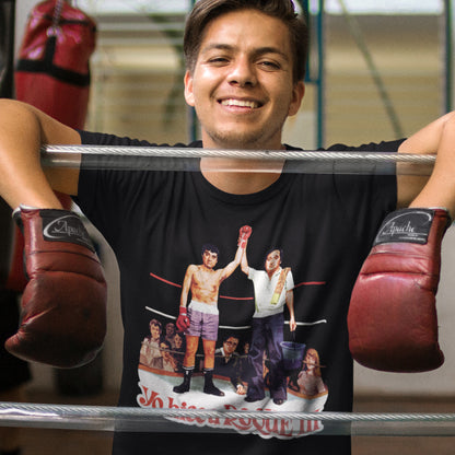 hombre con camiseta yo hice a roque iii tercero andres pajares fernando esteso en color negro