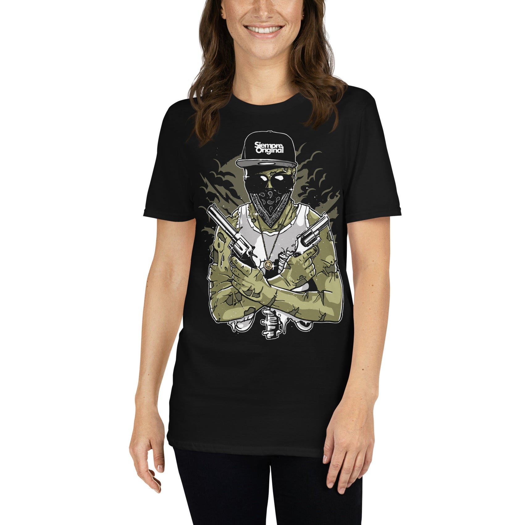 mujer con camiseta zombie gangster negra