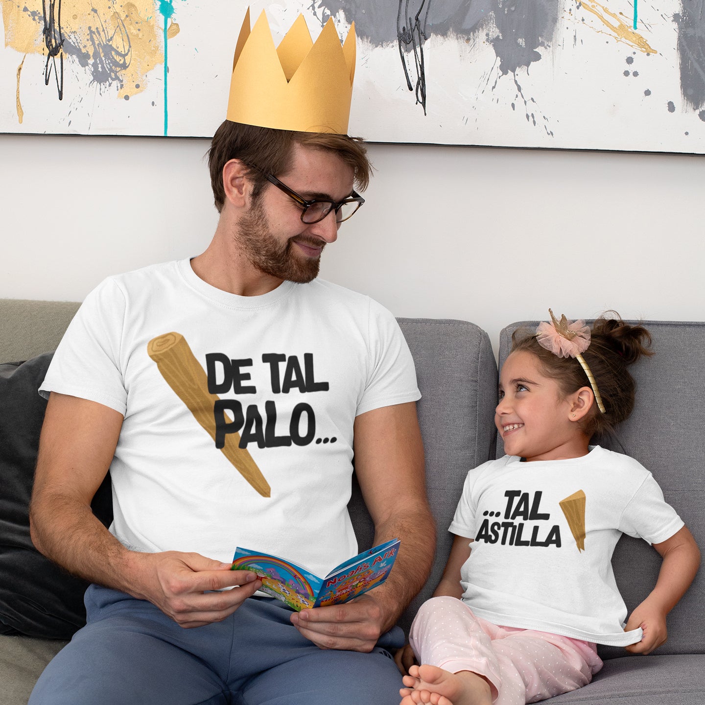 Padre e hija con camisetas De tal palo, tal astilla en color blanco