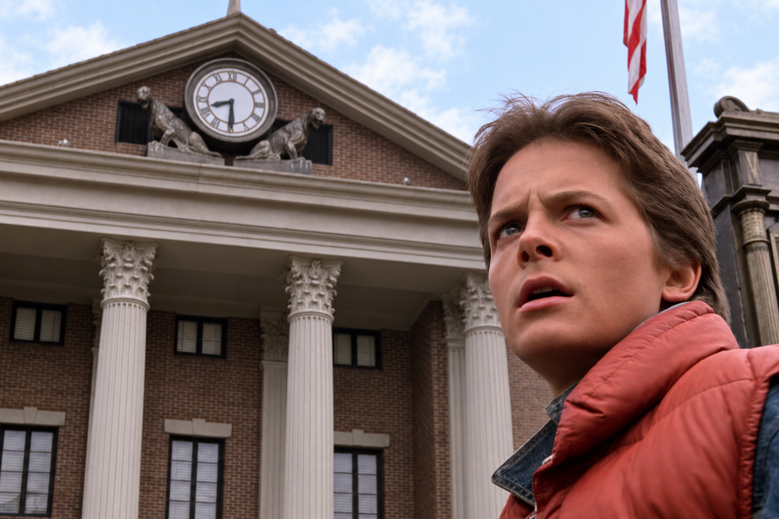 Marty McFly en la torre del reloj de Hill Valley