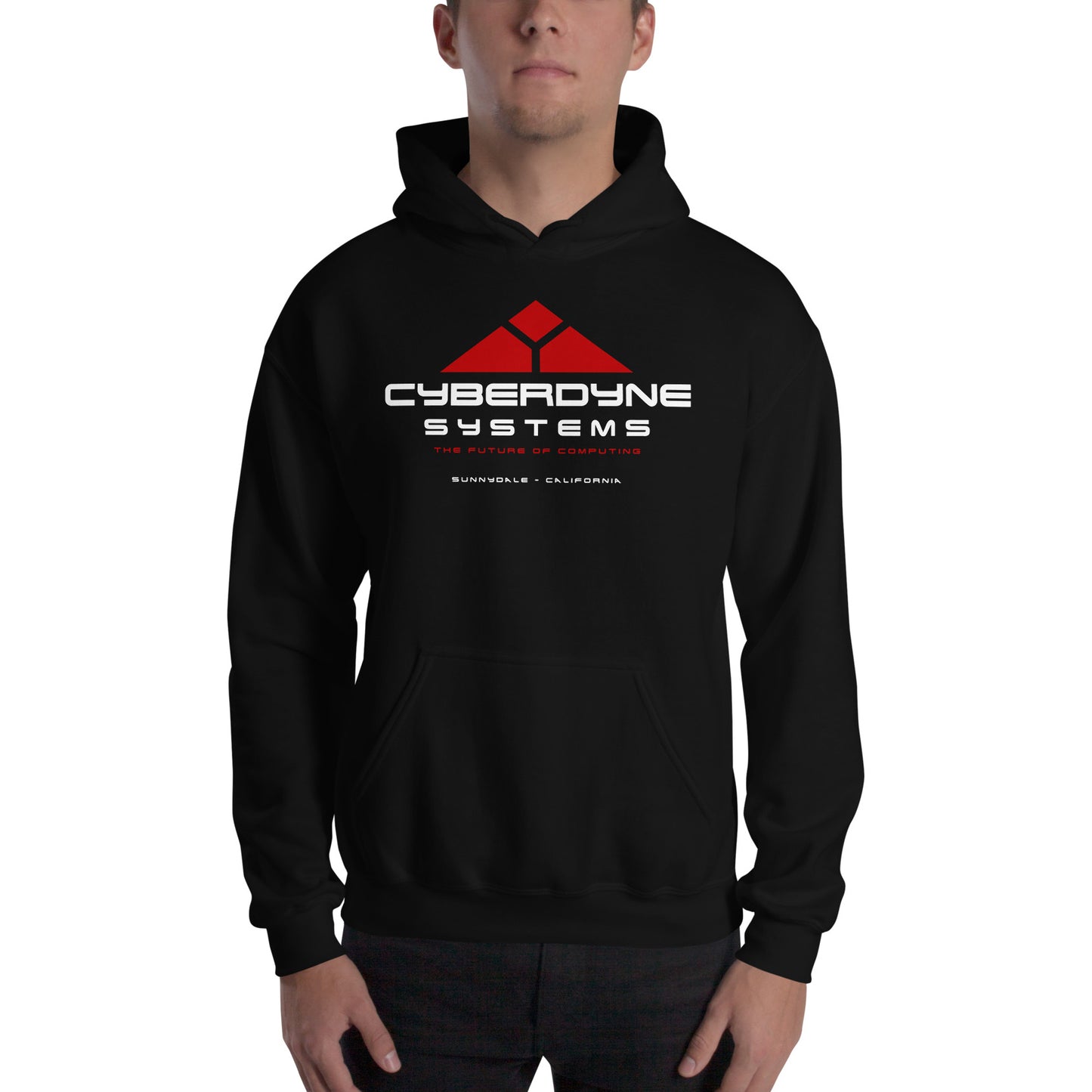 hombre con sudadera con capucha de cyberdyne systems de terminator en color negro
