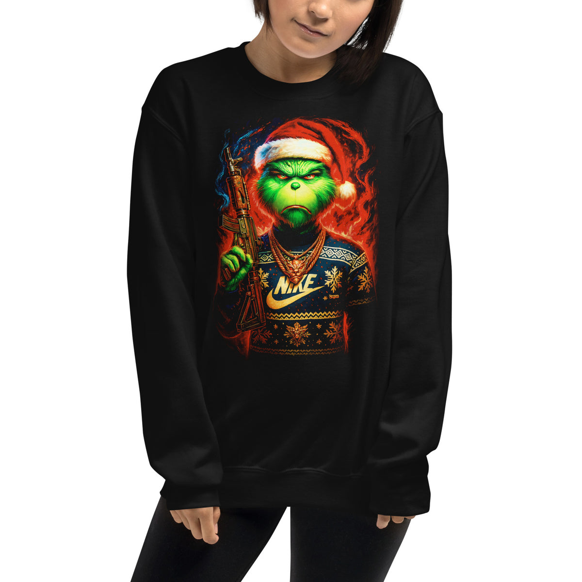 Mujer con sudadera negra Grinch Gangsta con estilo navideño urbano